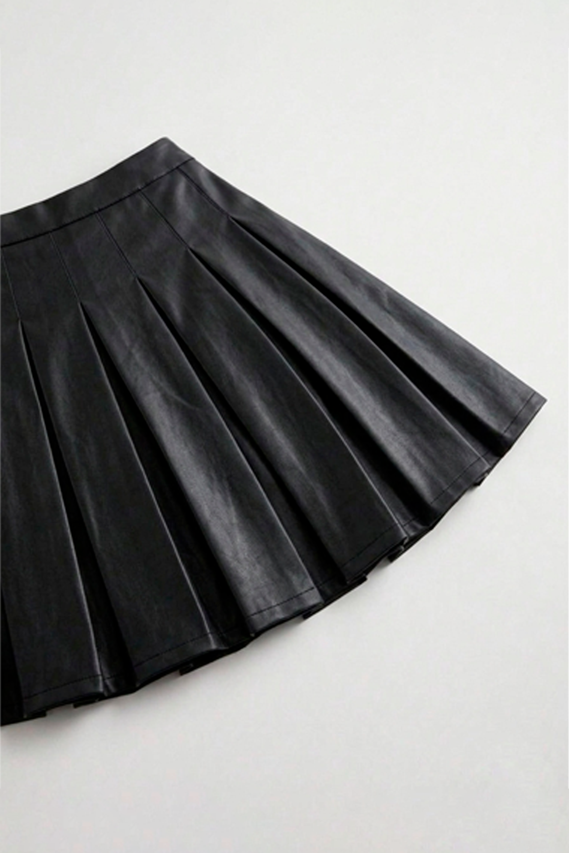 Falda mini de prenses efecto cuero negro