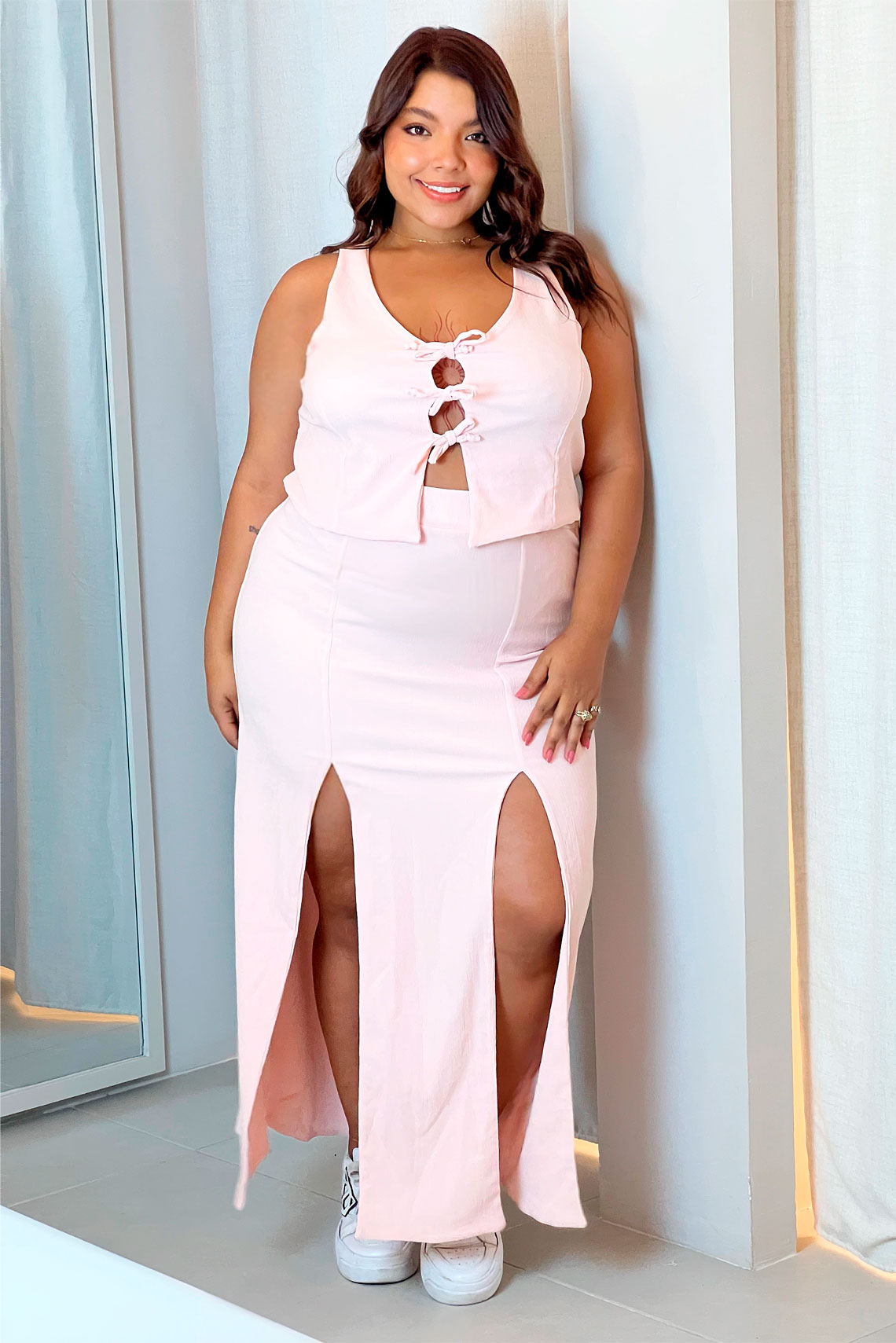 Conjunto falda y chaleco con abertura frontal palo de rosa