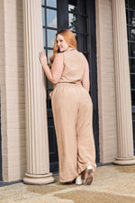 Set de dos piezas con lineas en contraste camel