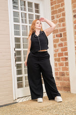 Set de dos piezas con lineas en contraste negro