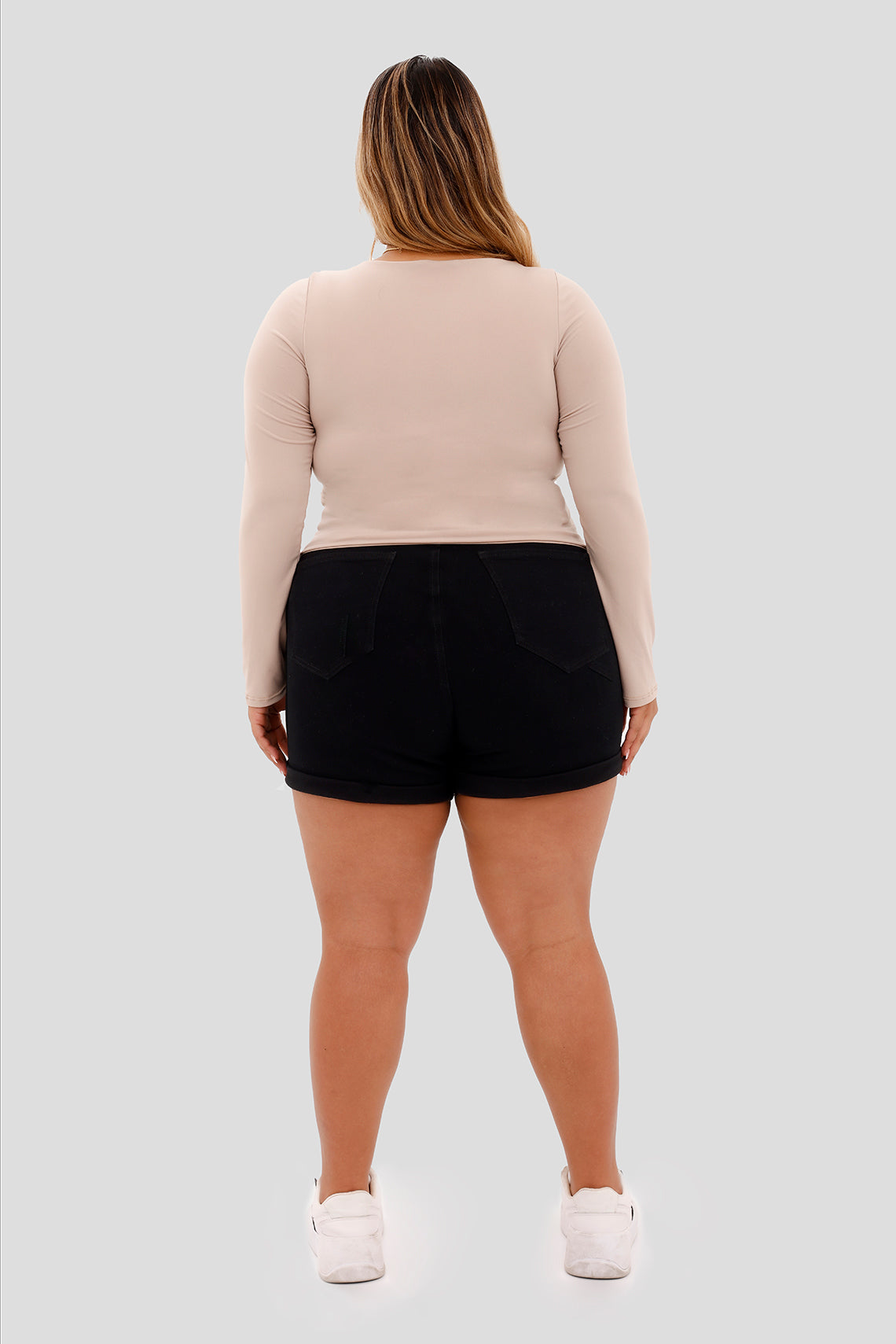 Blusa crop top , fruncido central camel