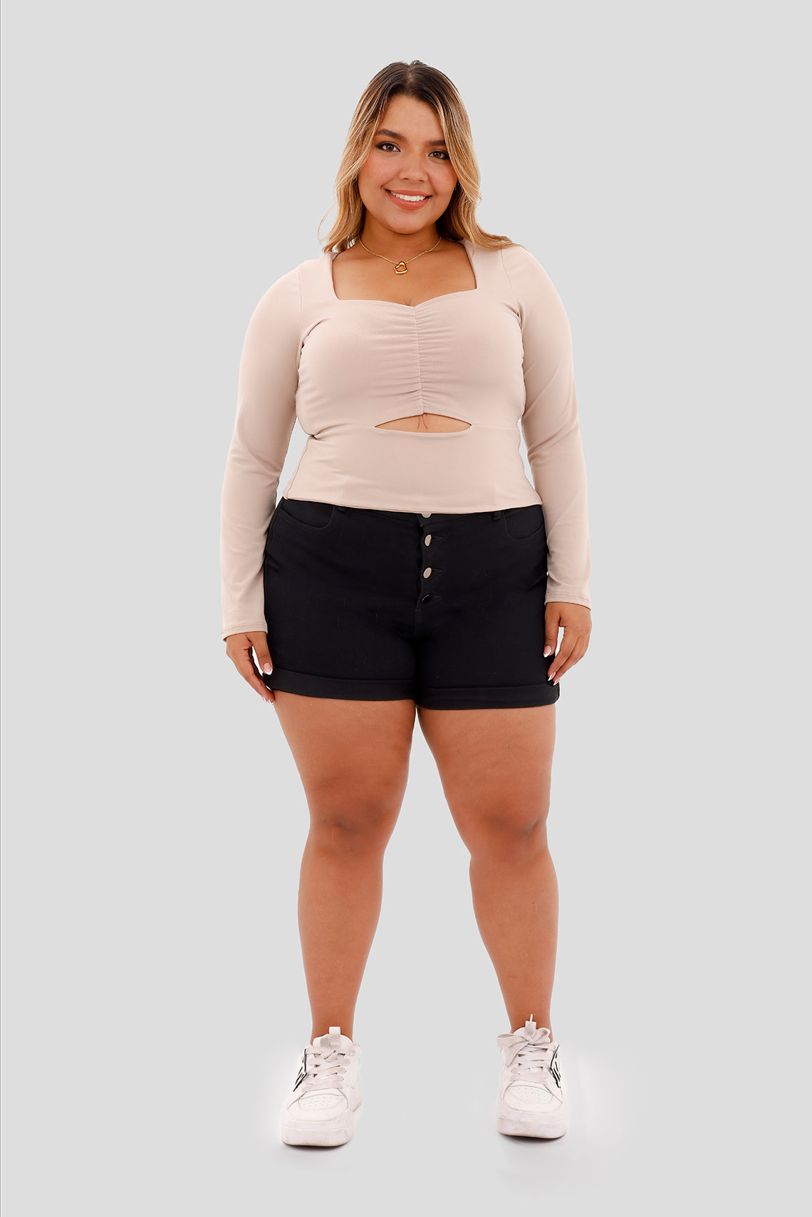 Blusa crop top , fruncido central camel