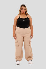 Pantalón cargo camel