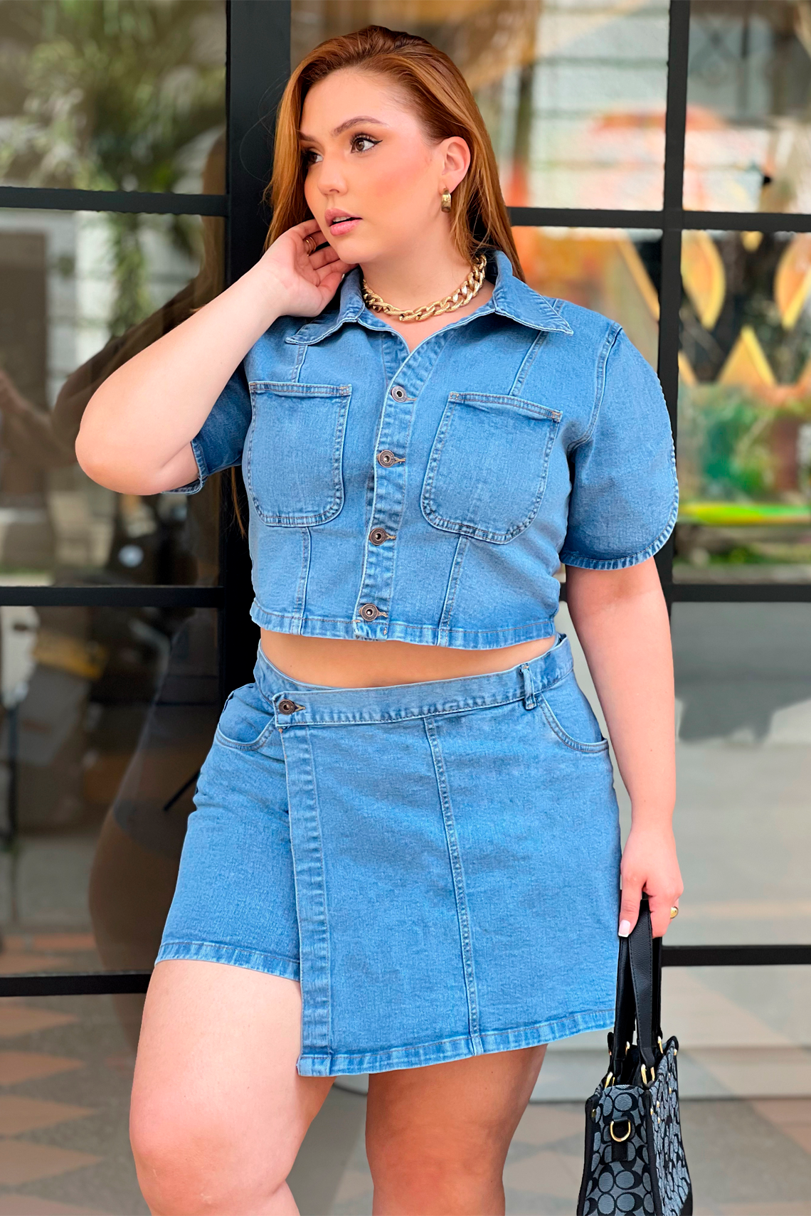 Chaqueta tipo crop manga corta denim