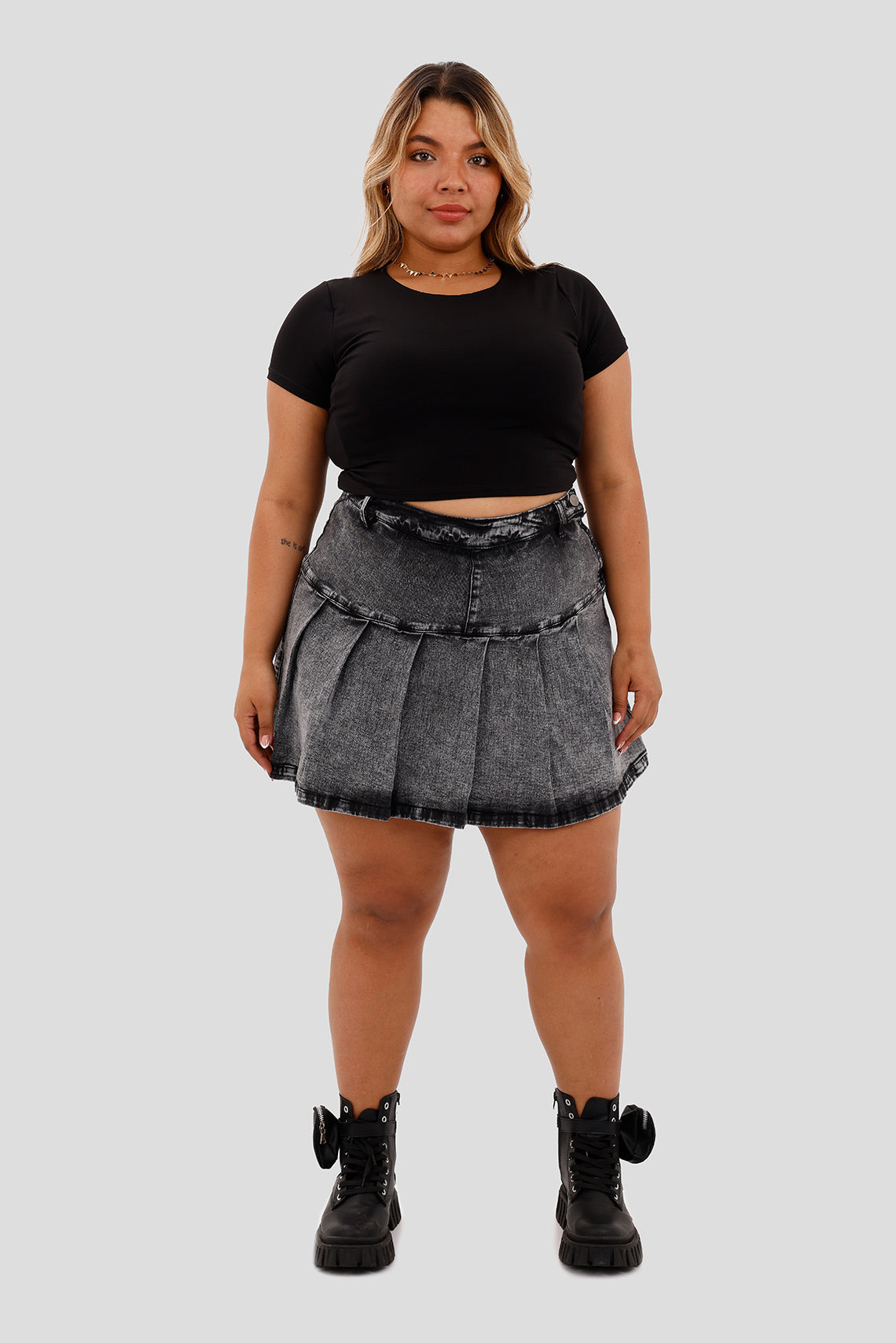 Crop top manga corta negro