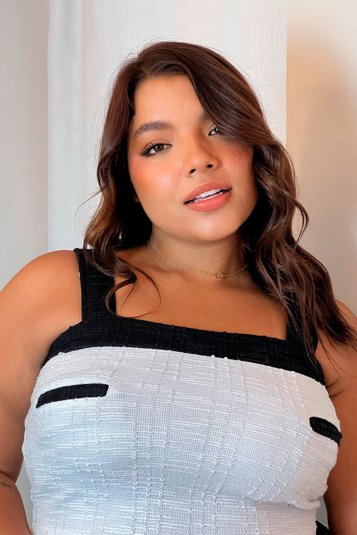 Set falda corta y top en tela tejida beige