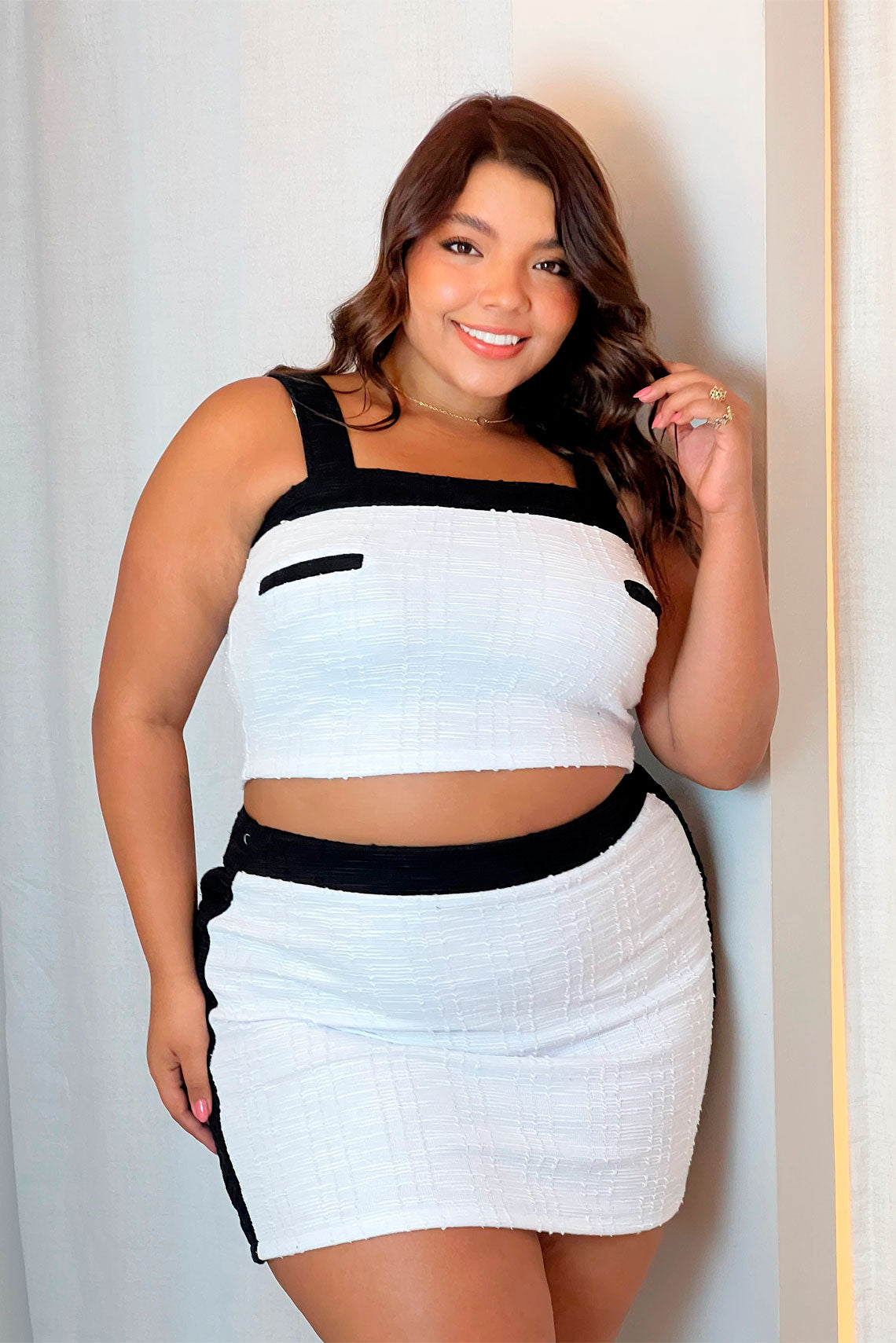 Set falda corta y top en tela tejida beige