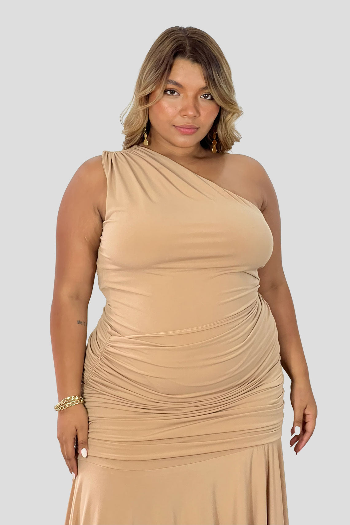 Vestidolargo elegante asimetricoCamel