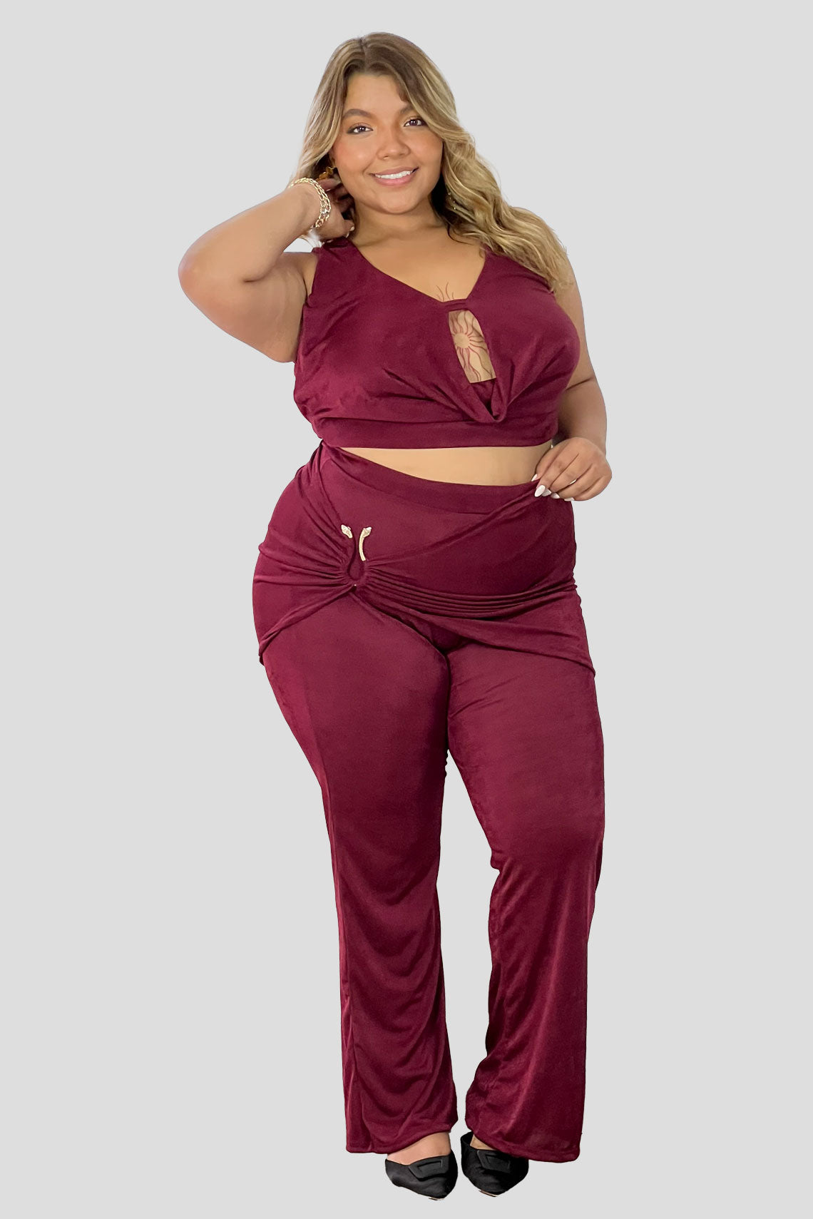 Set drapeado, pantalon y top Vinotinto