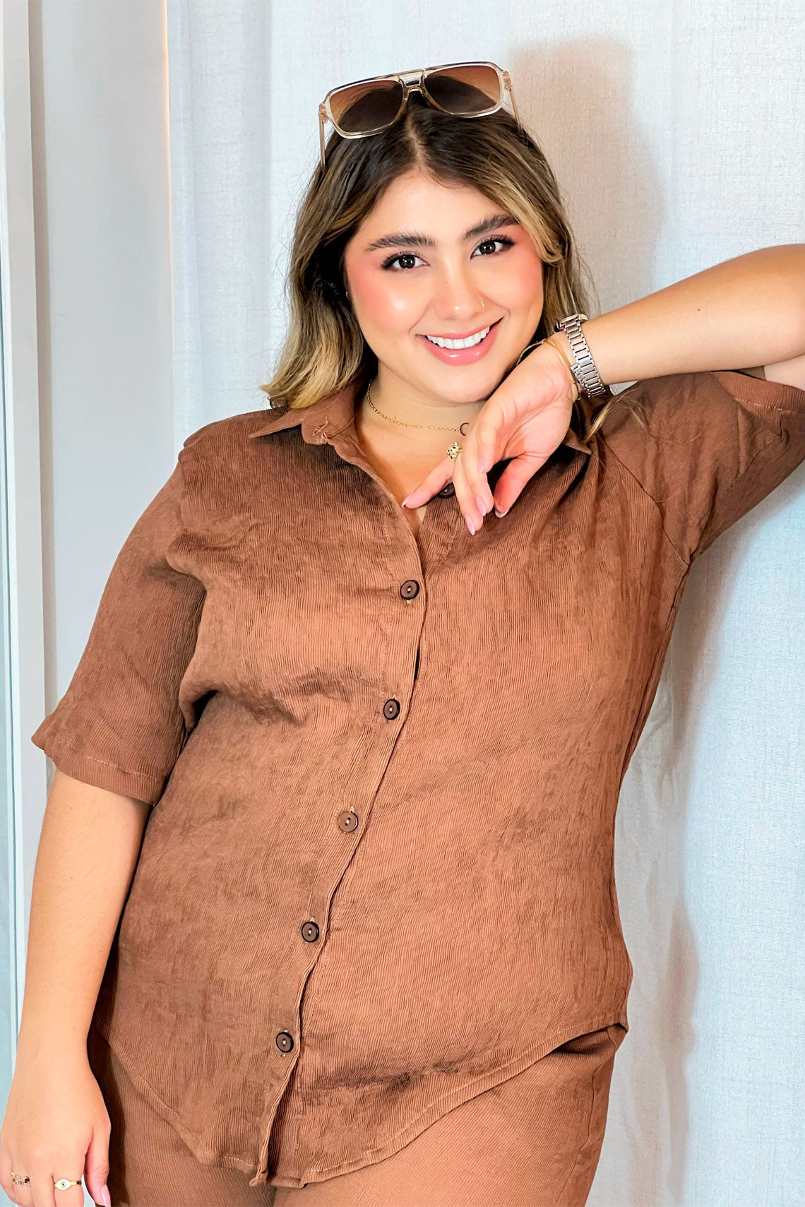 Set de manga corta y pantalón de corte recto cafe