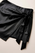 Falda-short Efecto Piel con Lazo Lateral