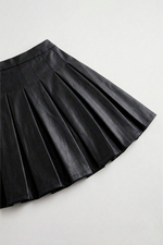 Falda mini de prenses efecto cuero negro