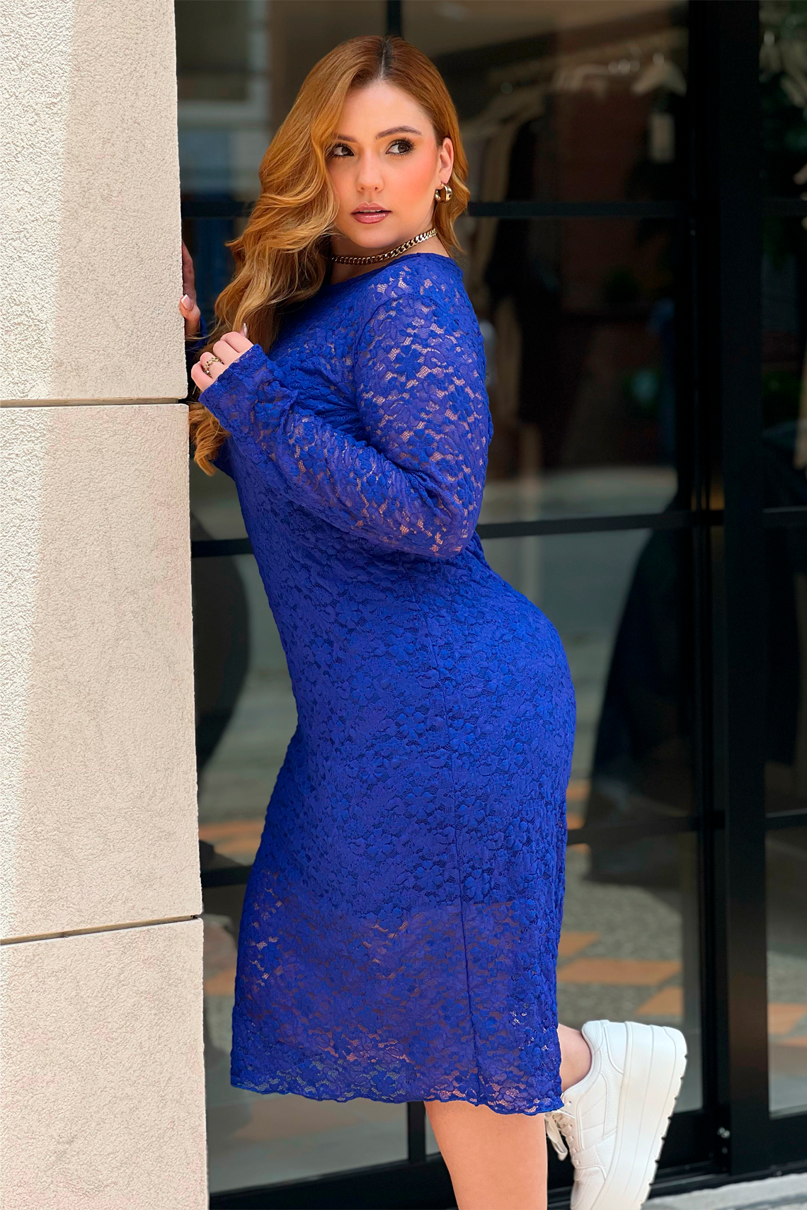 Vestido midi encaje plus azul rey