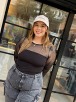 Blusa con escote en transparencia negro