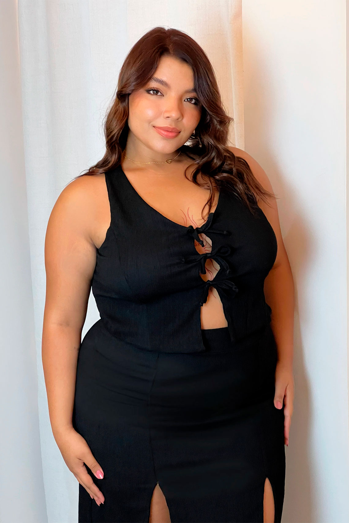 Conjunto falda y chaleco con abertura frontal negro