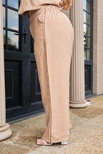 Set de dos piezas con lineas en contraste camel