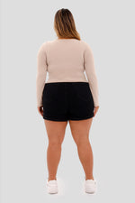 Blusa crop top , fruncido central camel