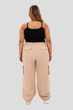 Pantalón cargo camel