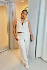 Set con pantalón y chaleco camel