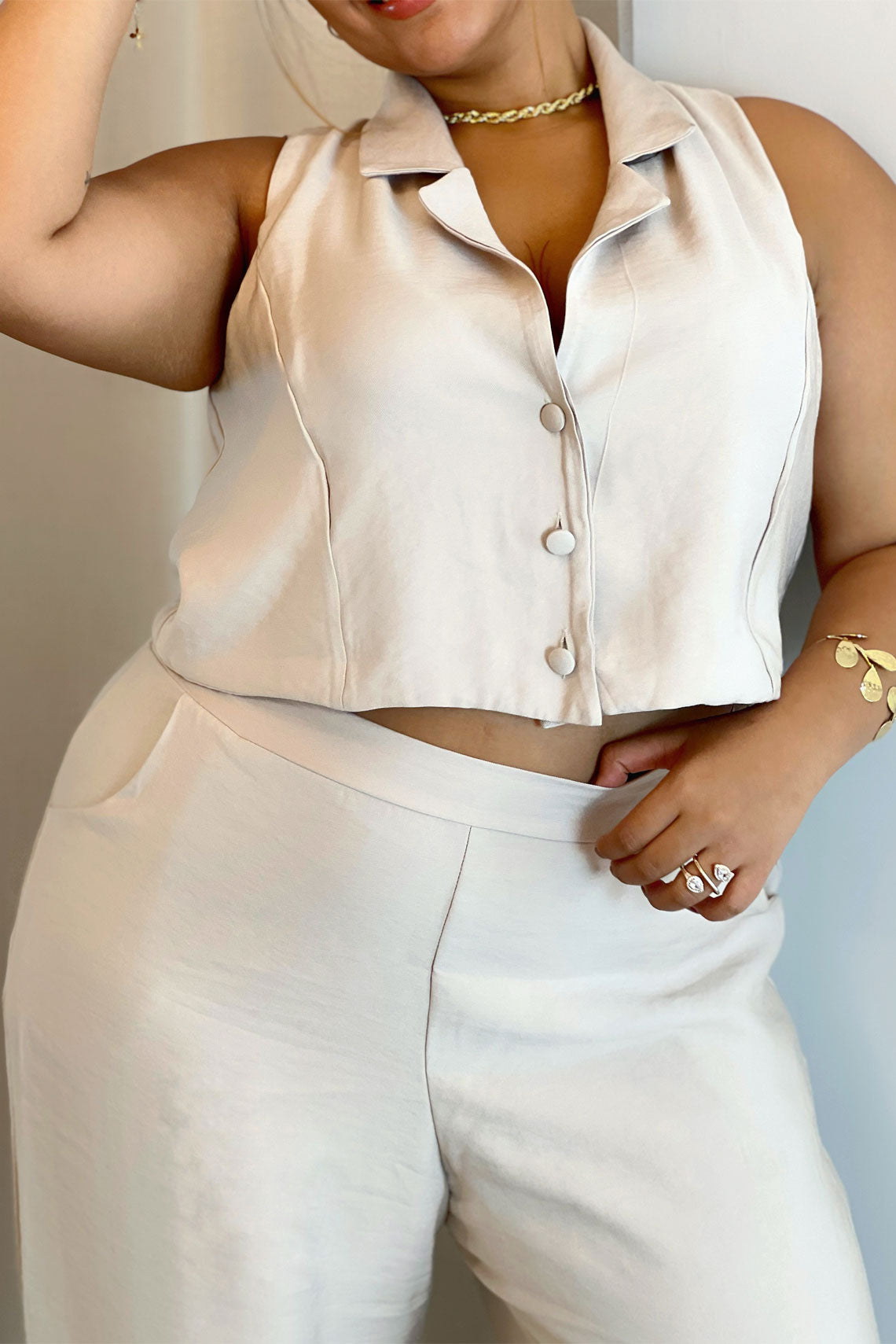 Set con pantalón y chaleco camel