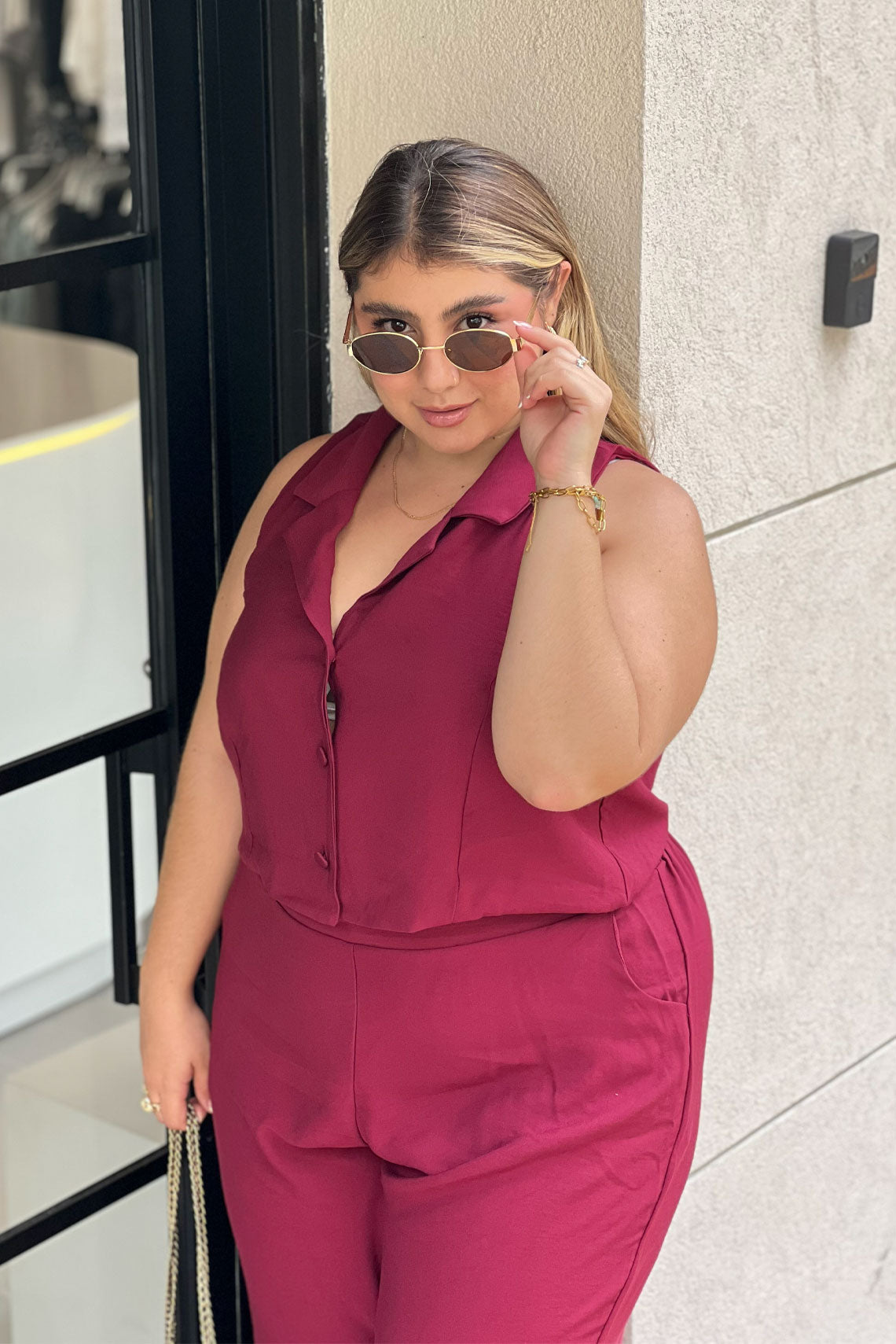 Set con pantalón y chalecoVinotinto