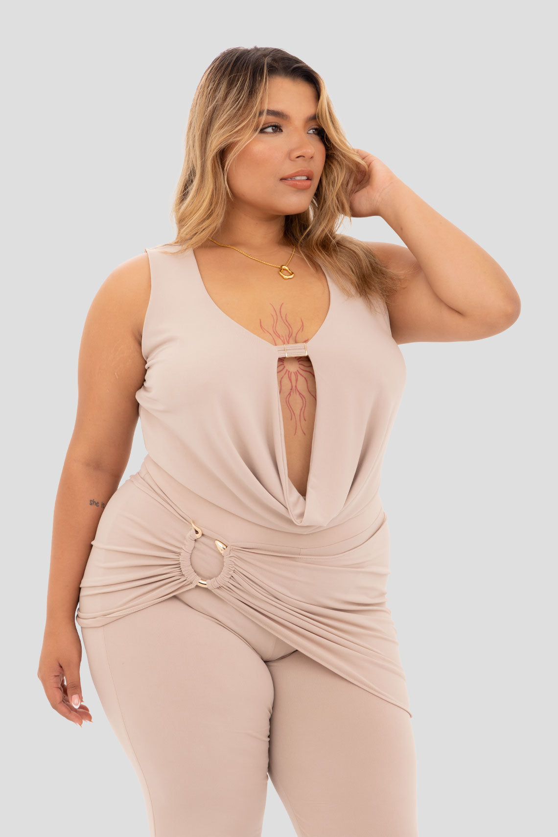 Set drapeado, pantalon y top Camel