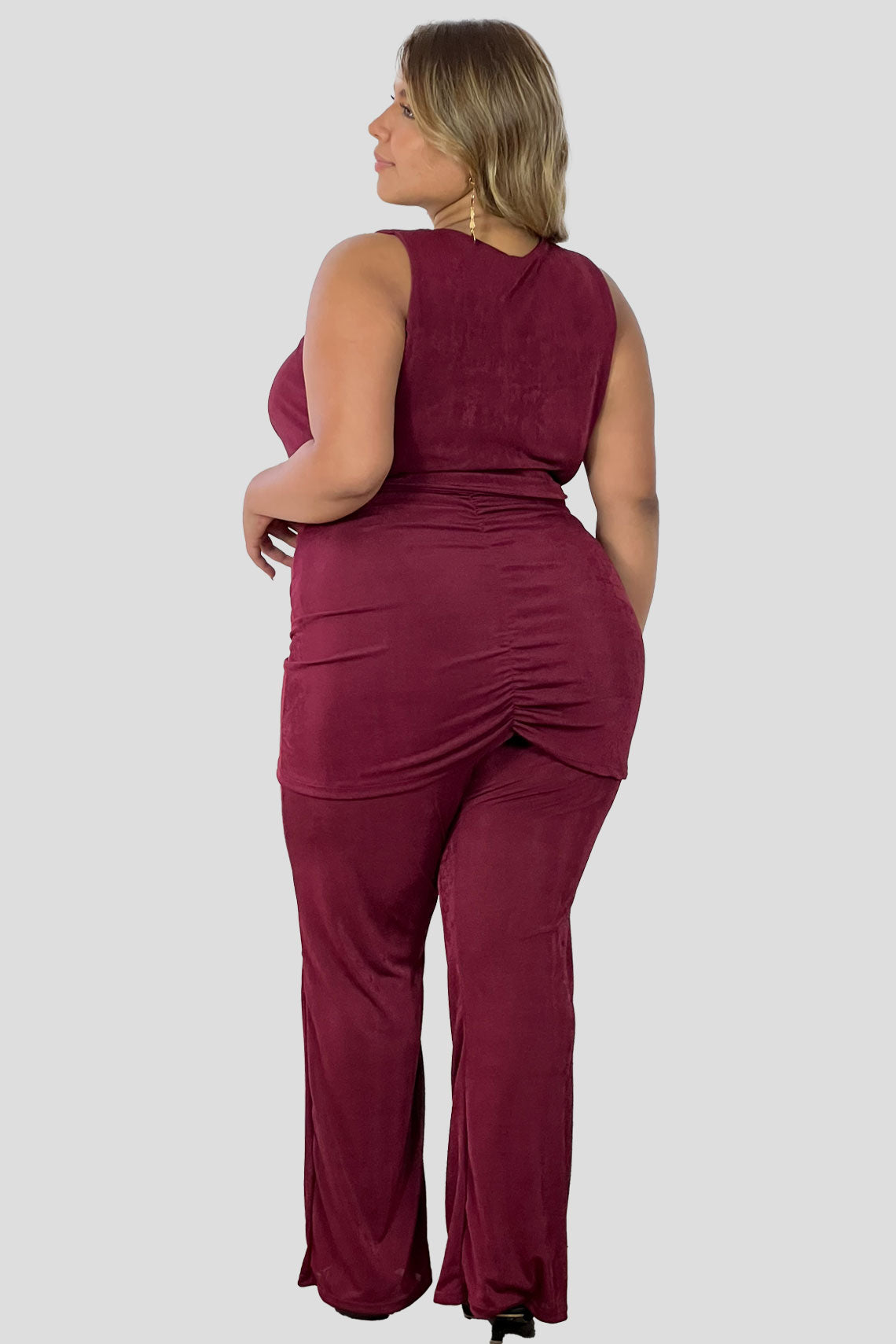 Set drapeado, pantalon y top Vinotinto