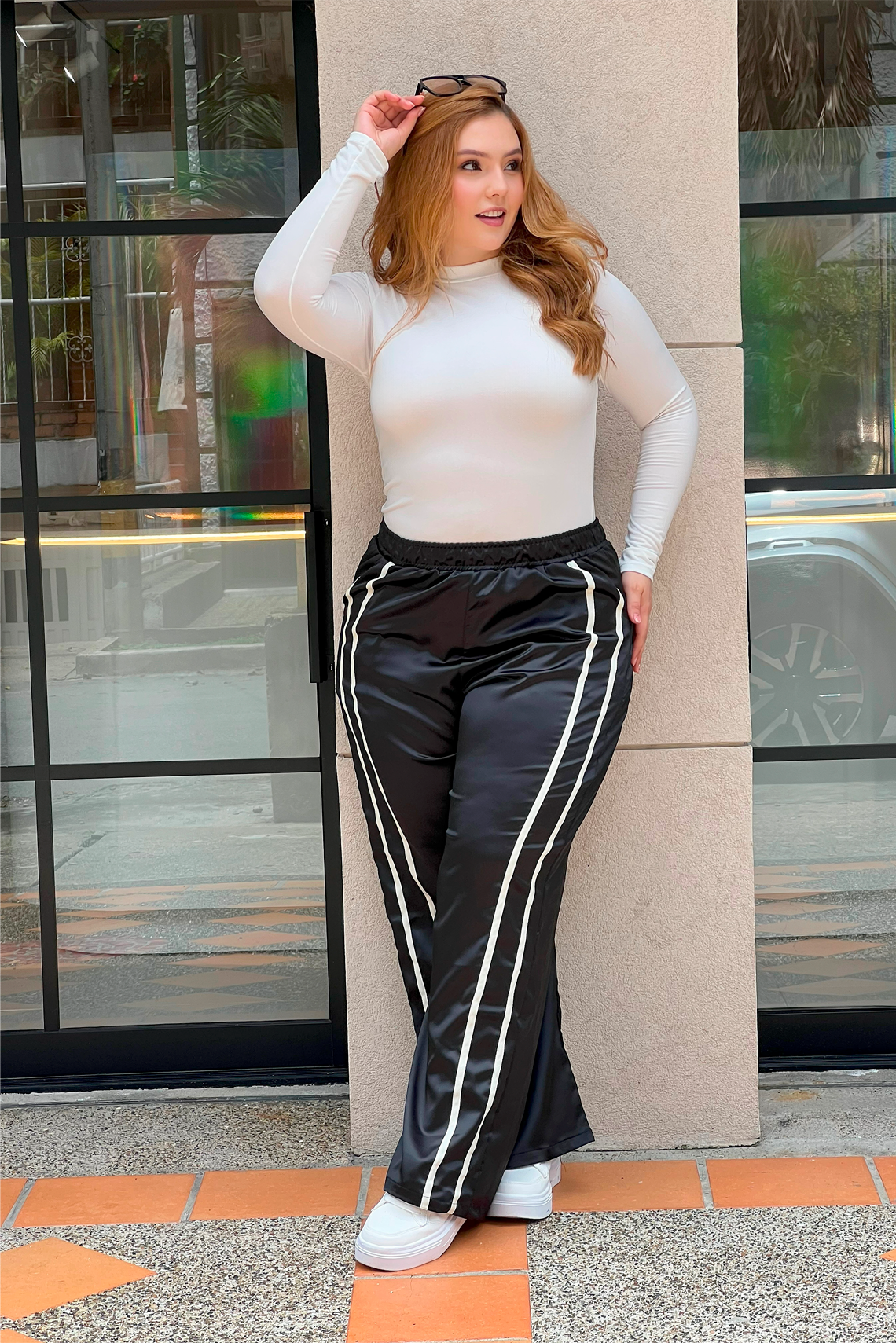 Pantalón Satinado con franjas en los laterales negro