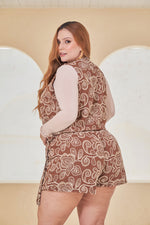 Set de dos piezas bordado con chaleco y falda cruzada café