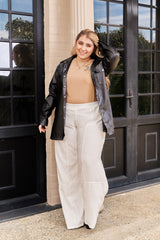 Pantalón silueta amplia con cortes frontales beige